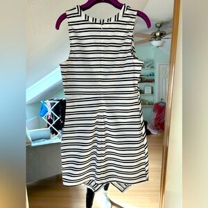 Black and white Jack dress is size medium.